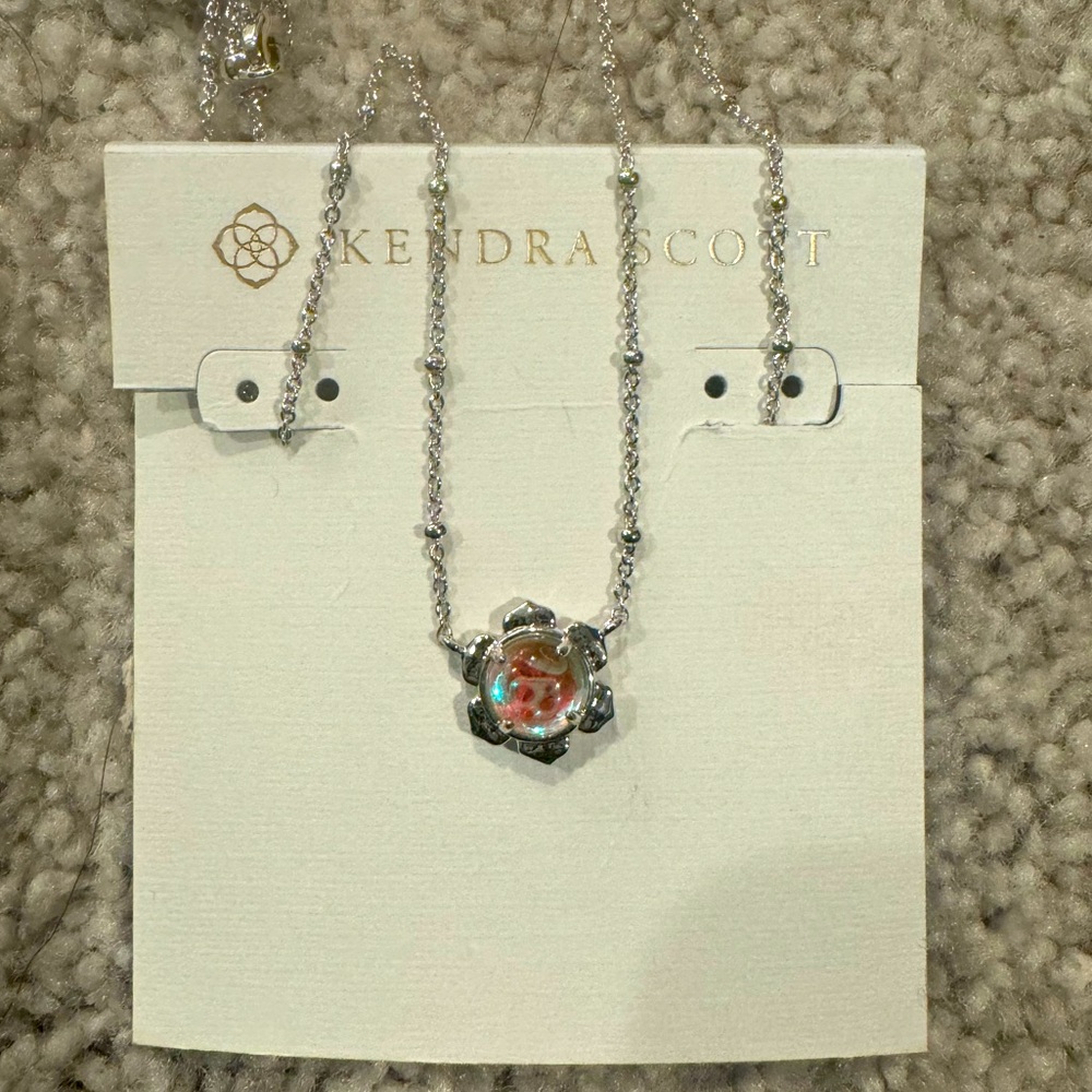 Kendra Scott necklace